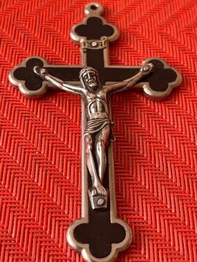 Vtg Made in Italy Large Black Crucifix Cross Pendant W/ Silver Jesus Figure - Re